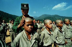 Birma vaikai kareiviai.jpg