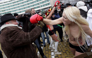 Femen mustynes bulgarijoje.jpg