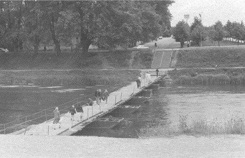 Pontoninis tiltas vilniuje apie 1970.jpg