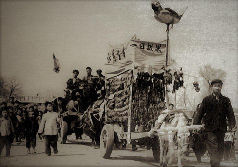 Vaizdas:Kinija zvirbliai paradas.jpg