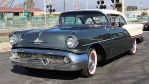 1957-oldsmobile-88-amerikietiska-masina-automobilis.jpg