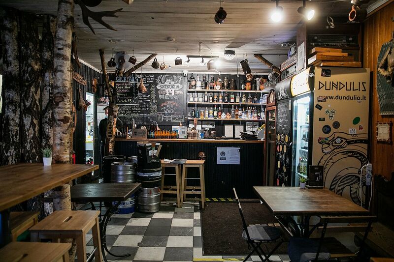 Vaizdas:Alaus baras snekutis vidus stalai prekyba.jpg