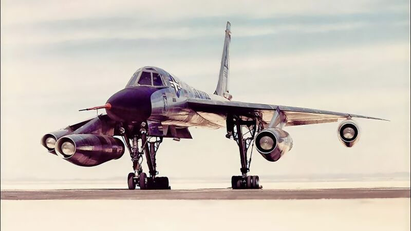 Vaizdas:B-58-bombonesis.jpeg