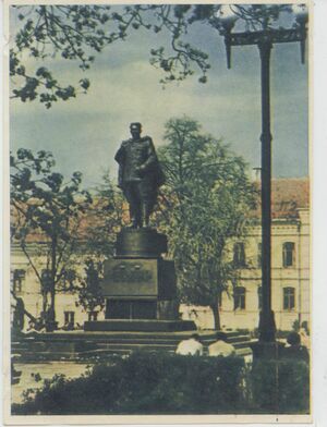 Cerniachovskio aikste paminklas.jpg