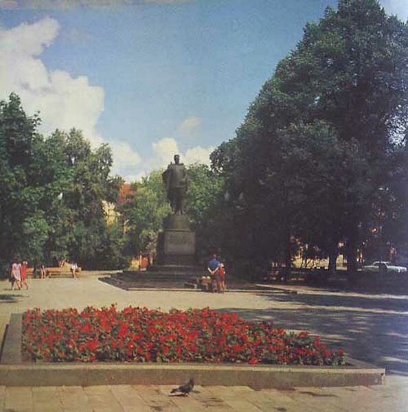 Vaizdas:Cerniachovskio paminklas.jpg