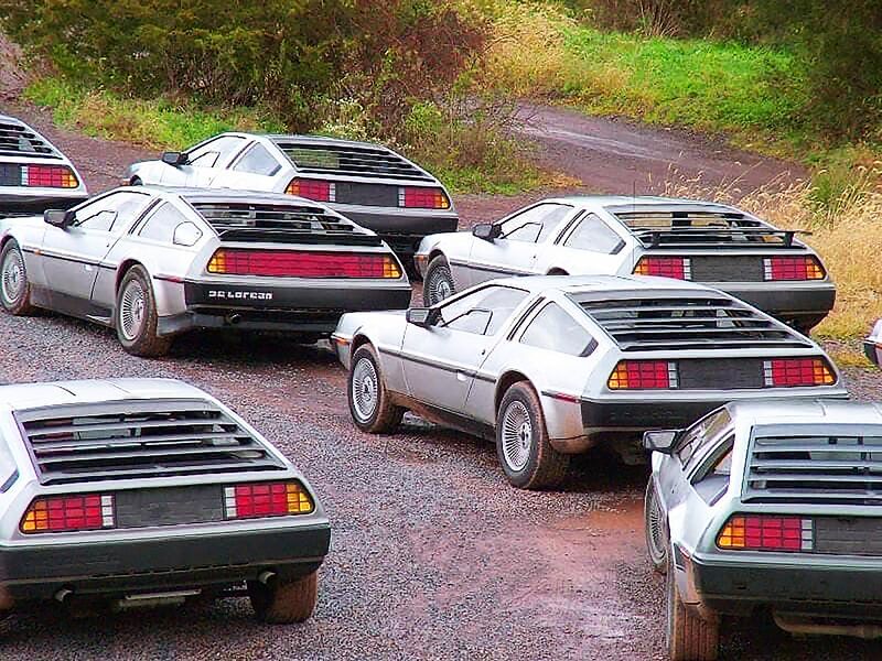 Vaizdas:Daug dmc delorean masinu.jpg