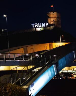 Donald trump gedimino pilis vilnius uzrasas 2020 rinkimai.jpg