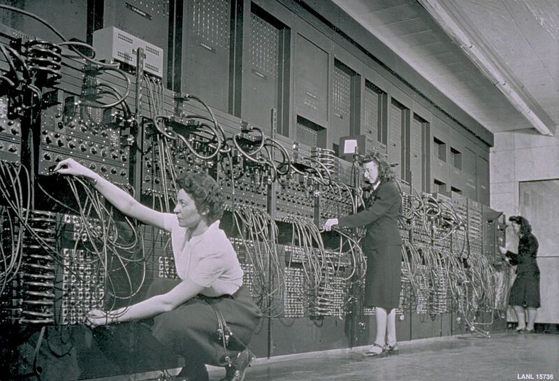 Vaizdas:ENIAC programuotojos programuoja kompiuteri.jpg