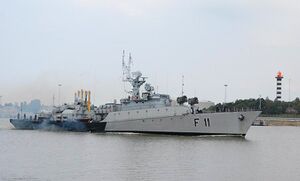 F11-zemaitis lietuvos karo laivas korvete grisa fregata.jpg