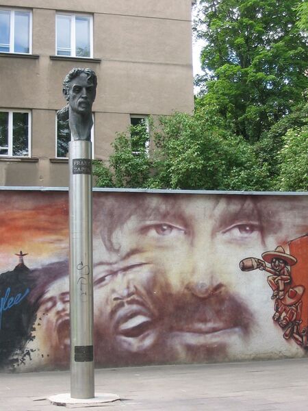 Vaizdas:Frank zappa statue paminklas vilnius.jpg
