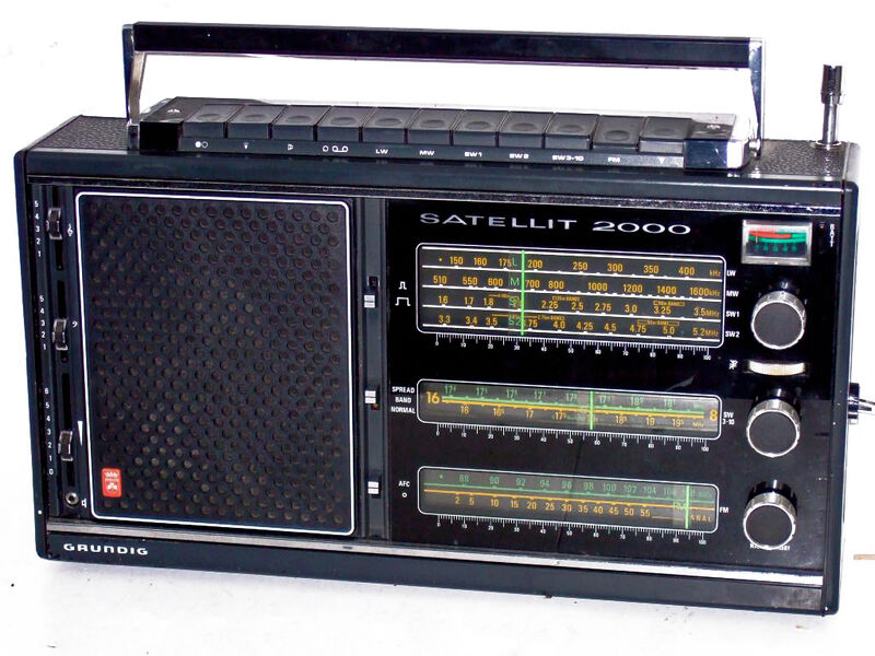 Vaizdas:Grundig Satellit 2000 radijo imtuvas trumpuju bangu.jpg