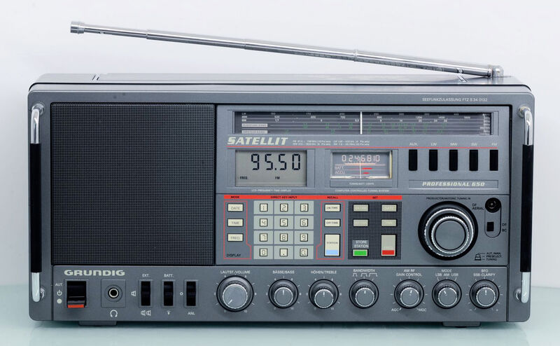 Vaizdas:Grundig Satellit 650 radijo imtuvas trumpuju bangu.jpg