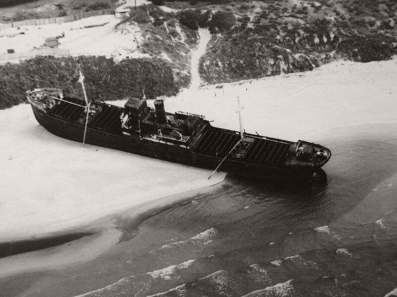 Vaizdas:Hans bernstein laivas 1971 ismestas i kranta.jpg