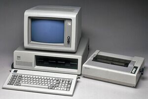 IBM PC kompiuteris originalus.jpg