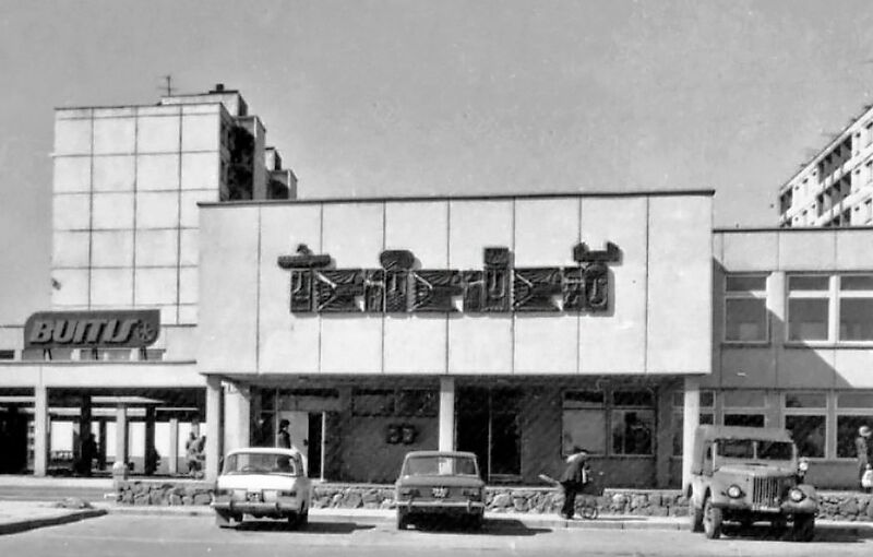 Vaizdas:Kaunas sauletekis sovietinis prekybos centras kvadratines raides.jpg