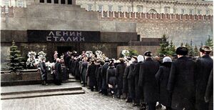 Lenino-stalino mauzoliejus eile.jpeg