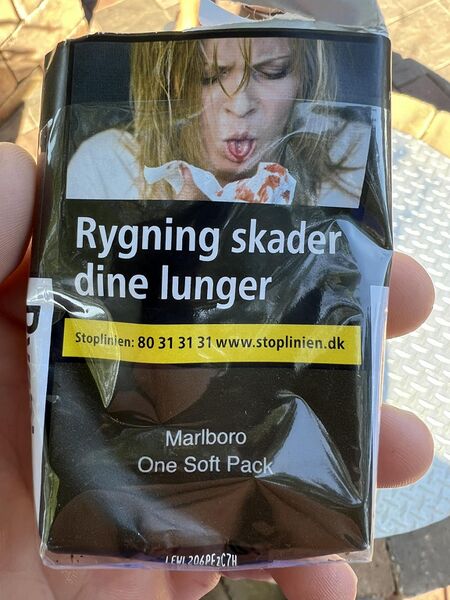 Vaizdas:Marlboro cigaretes naujas pakelis danija 2023.jpg