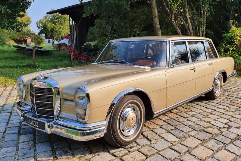 Vaizdas:Mercedes benz 600 sedanas.jpg