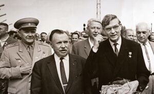 Michailas suslovas antanas snieckus 1960 ltsr 25.jpg