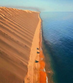 Namibija dykuma vandenynas.jpg