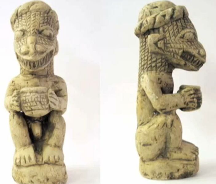 Vaizdas:Reptilian statue.jpg