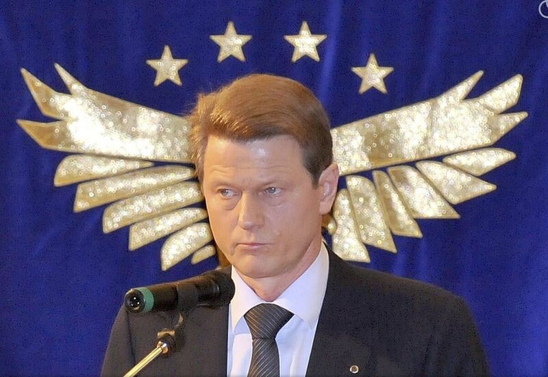 Vaizdas:Rolandas paksas su sparneliais.jpg