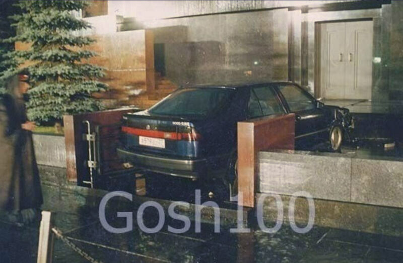 Vaizdas:Saab-9000-lenino-mauzoliejus-1997-1.jpg