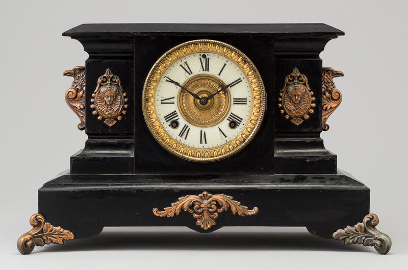 Vaizdas:Stalinis laikrodis XIXa.jpg