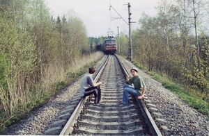 Traukinys atvaziuoja.jpg