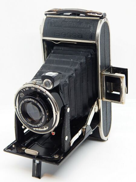 Vaizdas:Voigtlander bessa fotoaparatas.jpeg